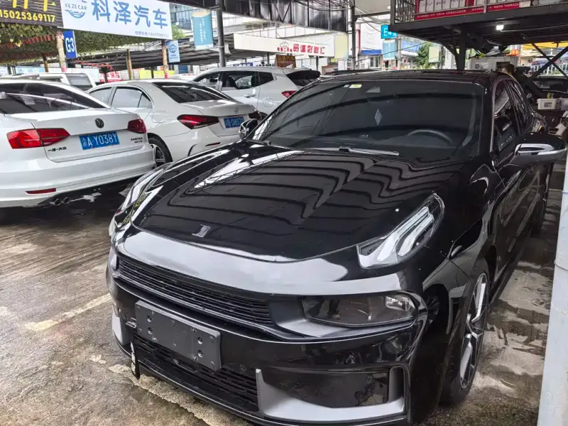 Lynk & Co 03