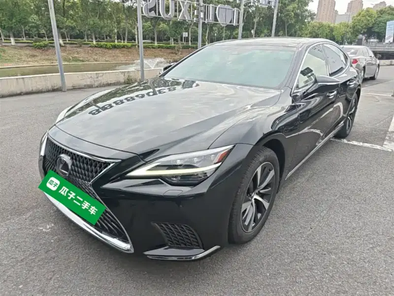 Lexus LS