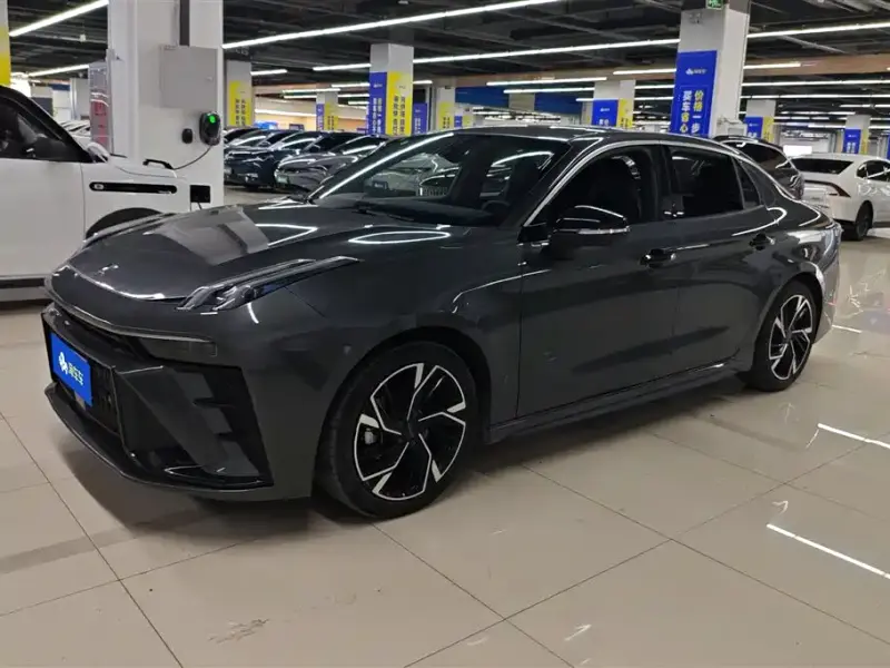 Lynk & Co 03