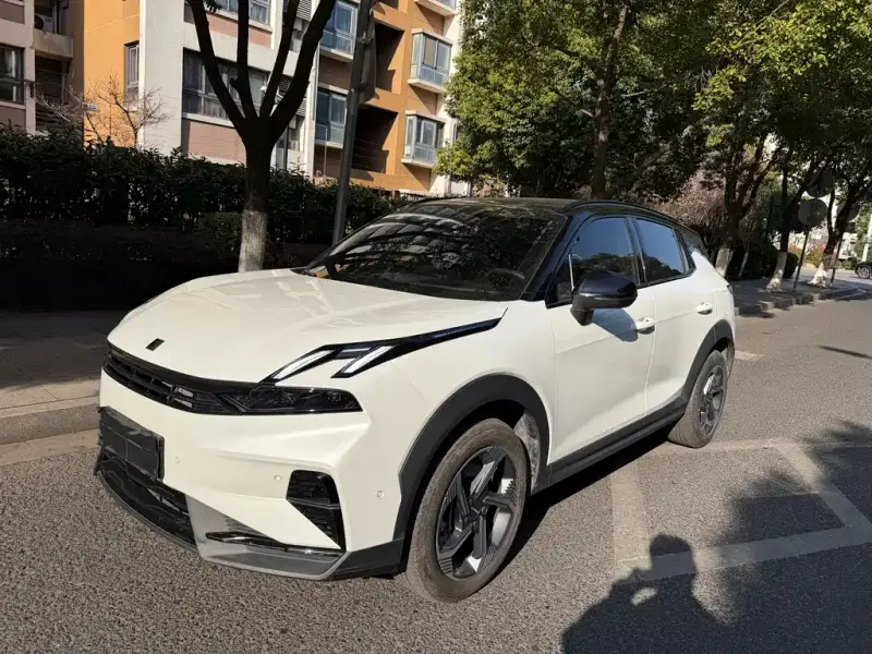 Lynk & Co 06