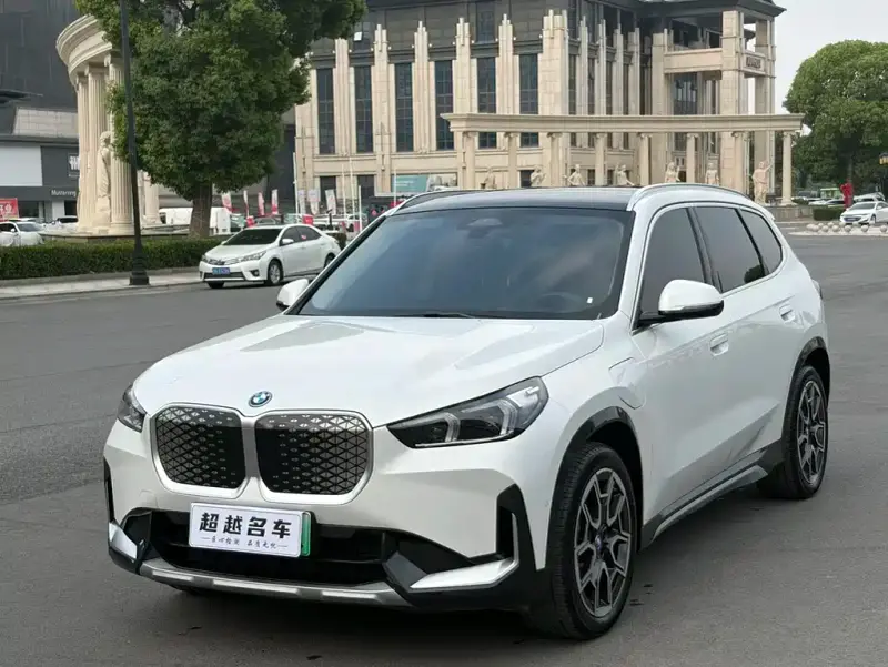 BMW iX1