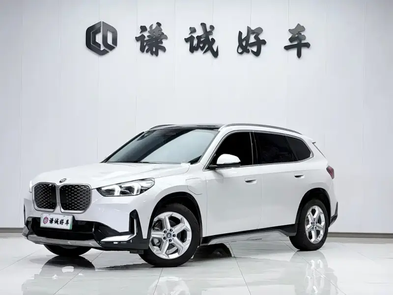 BMW iX1