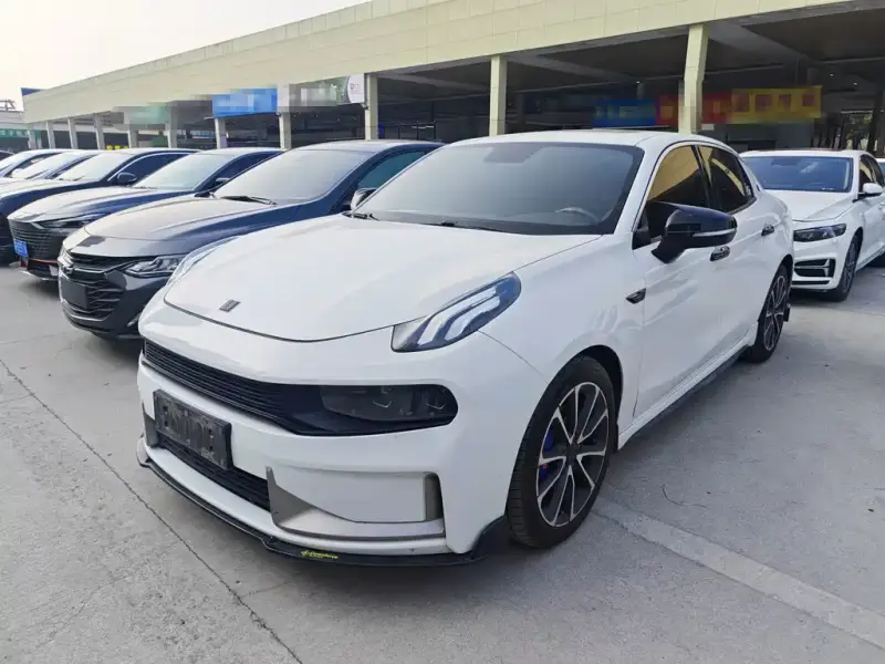 Lynk & Co 03