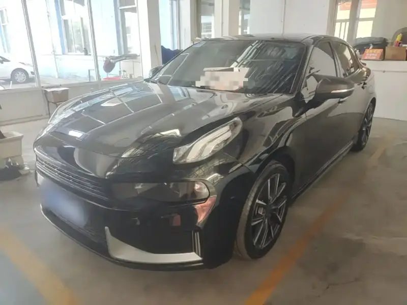 Lynk & Co 03