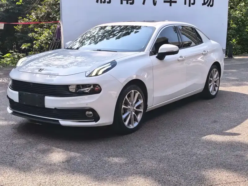 Lynk & Co 03