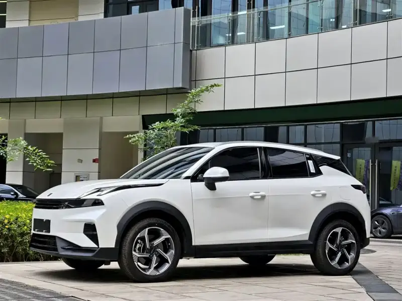 Lynk & Co 06