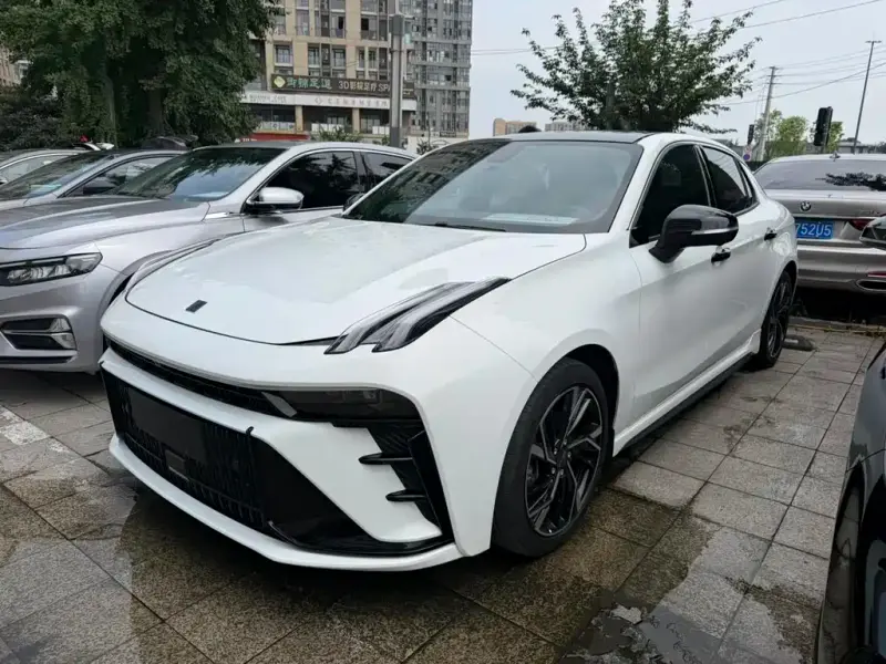 Lynk & Co 03