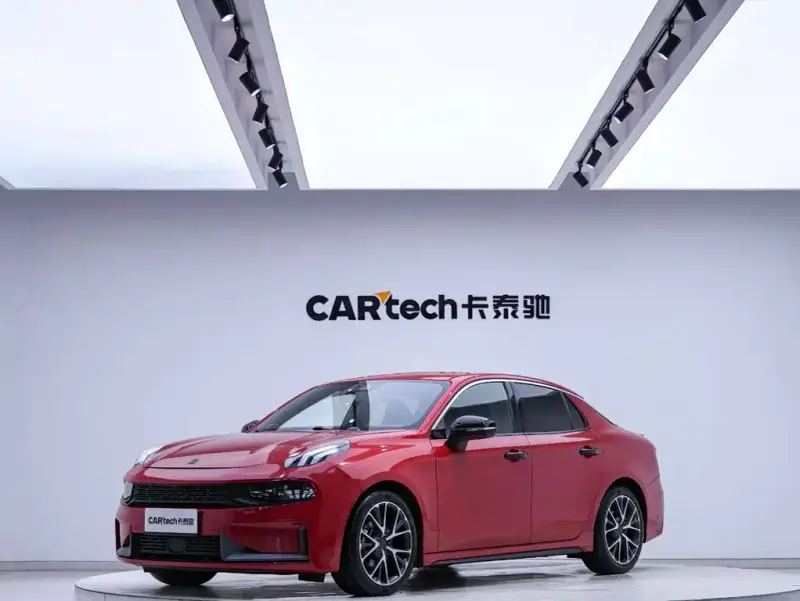 Lynk & Co 03