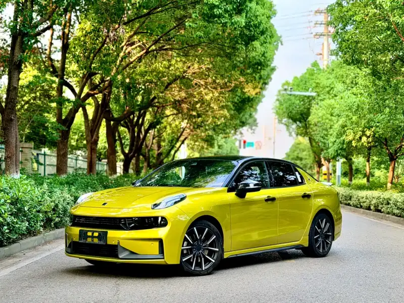 Lynk & Co 03