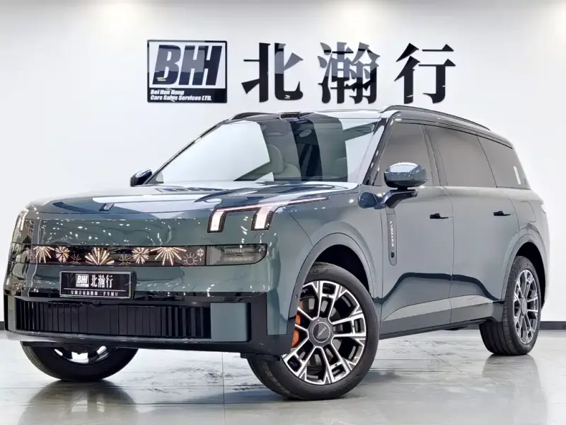 Lynk & Co 900