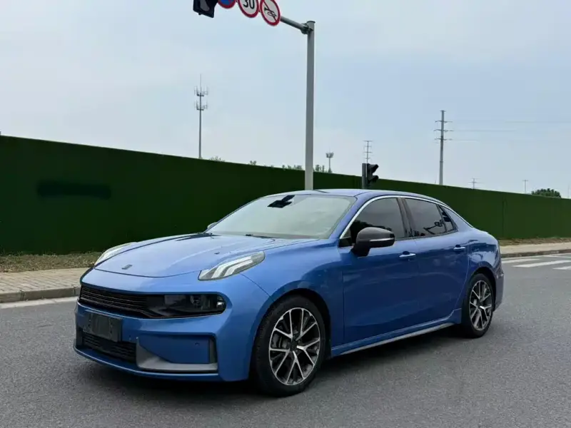 Lynk & Co 03