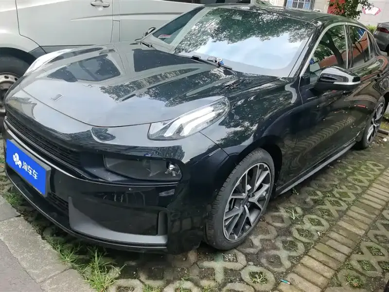 Lynk & Co 03