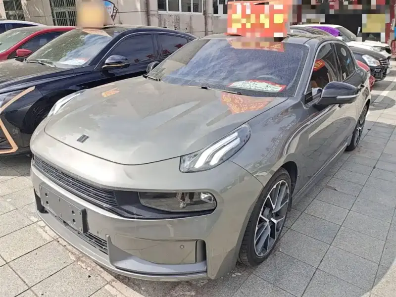 Lynk & Co 03
