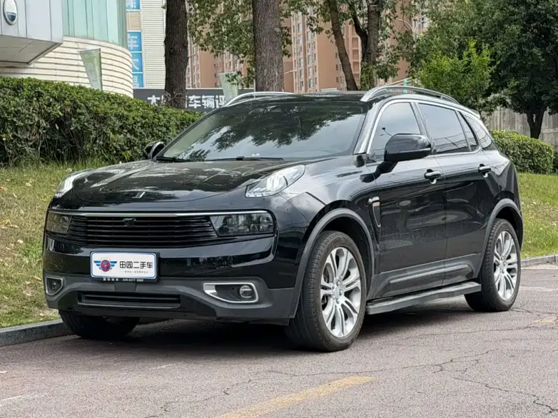 Lynk & Co 01