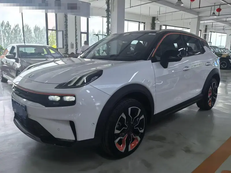 Lynk & Co 06