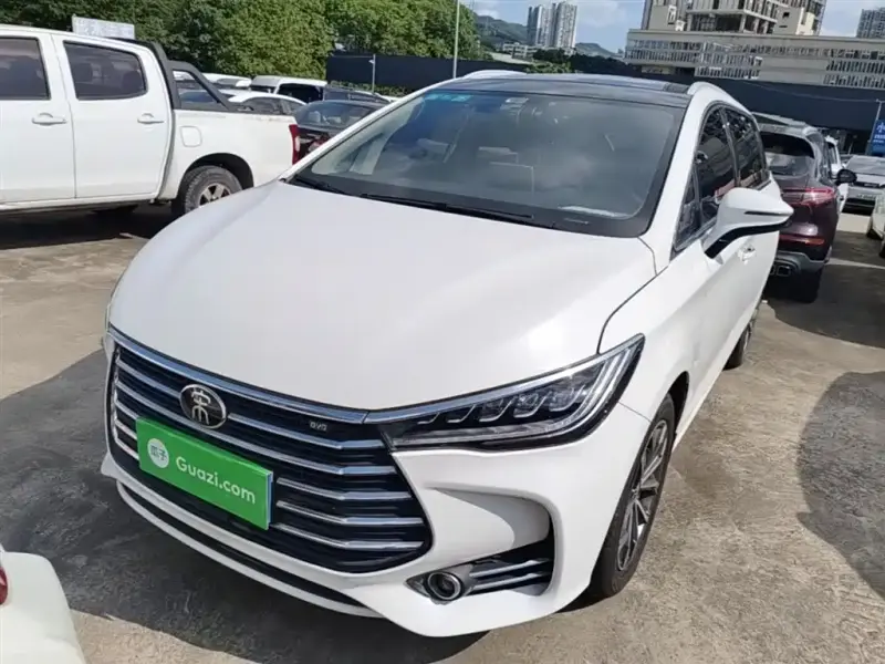 BYD MAX