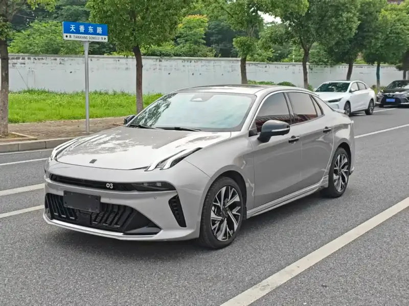Lynk & Co 03