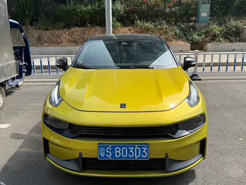 Lynk & Co 03