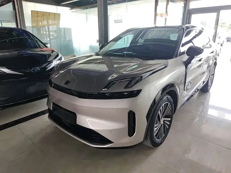 Lynk & Co 08 EM-P