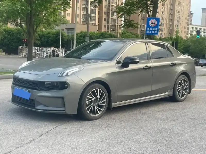 Lynk & Co 03