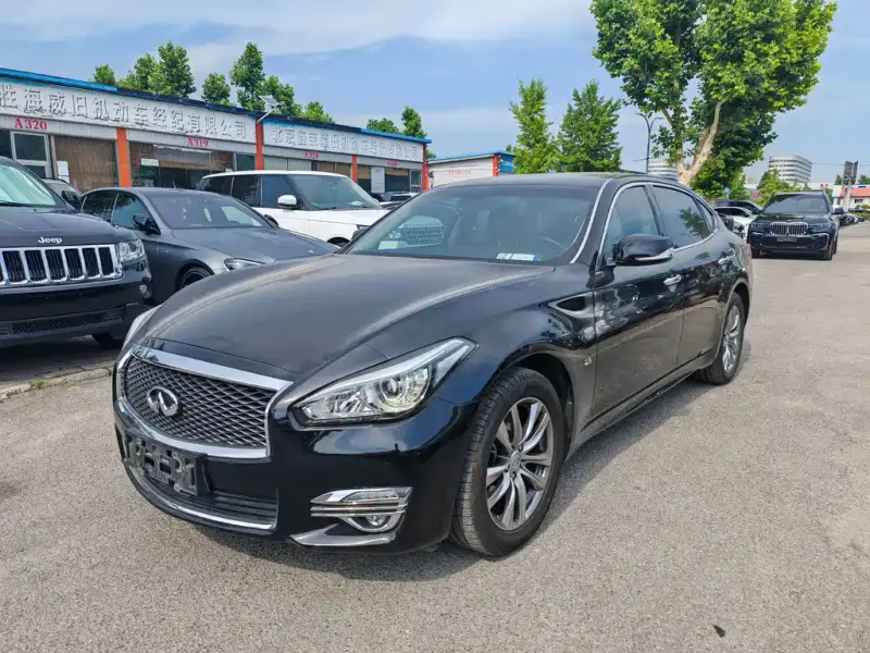 Infiniti Q70