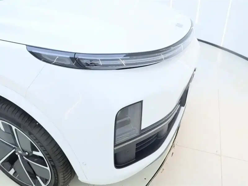 Li Auto L8