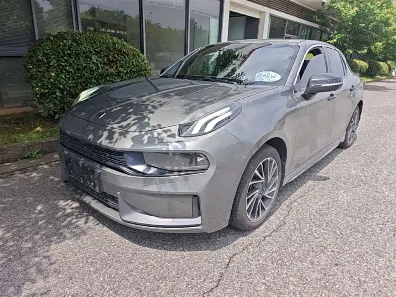 Lynk & Co 03
