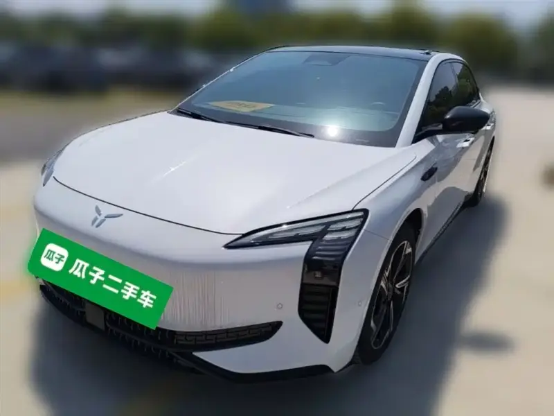 Hongqi EH7