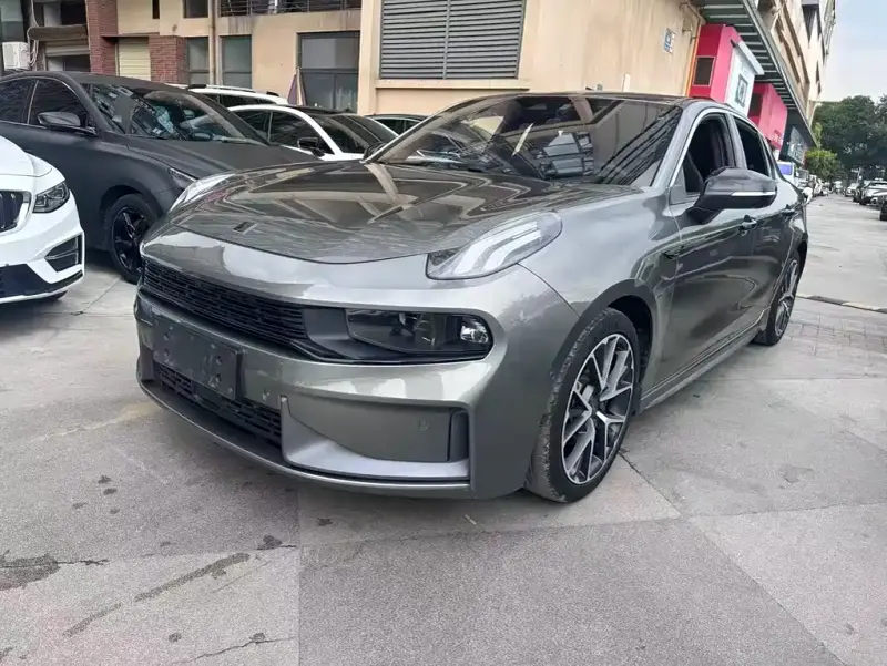 Lynk & Co 03