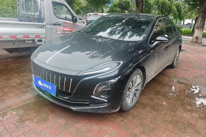 Hongqi E-QM5