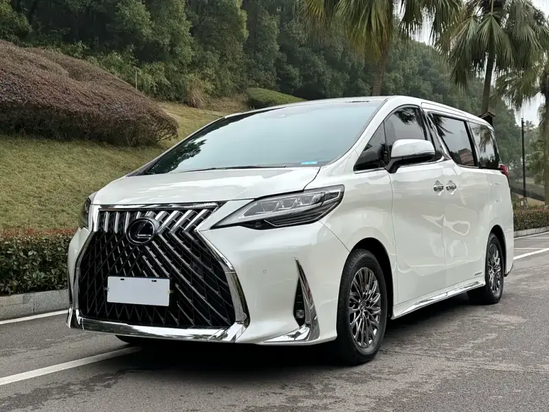 Lexus LM