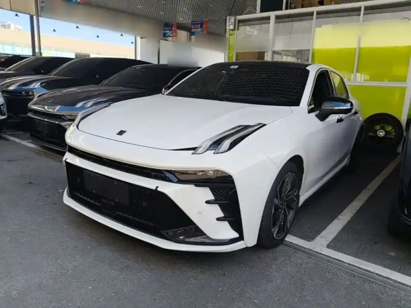 Lynk & Co 03