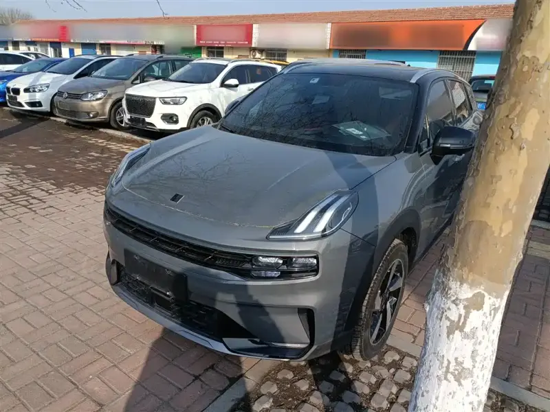 Lynk & Co 06