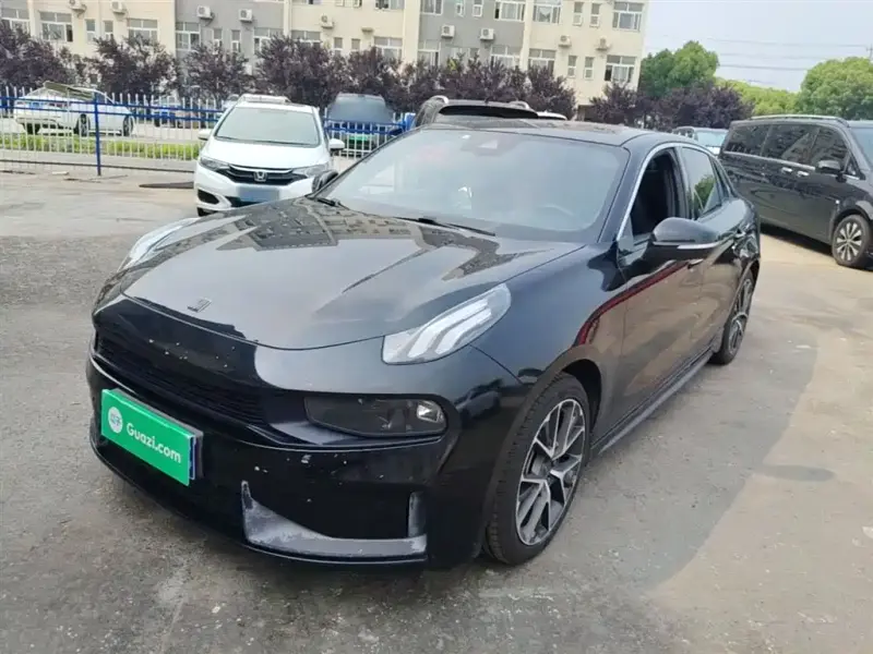 Lynk & Co 03