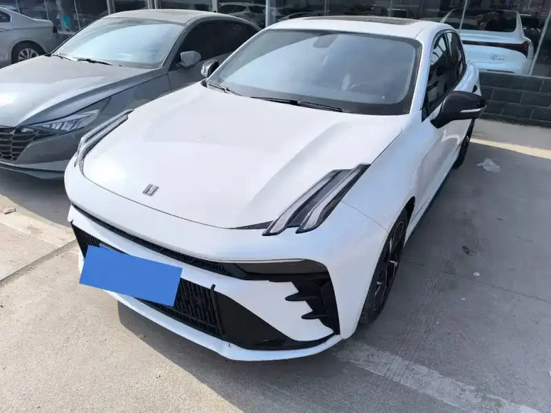 Lynk & Co 03
