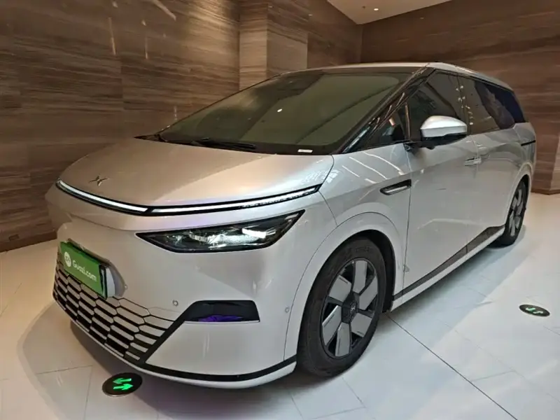 XPeng X9