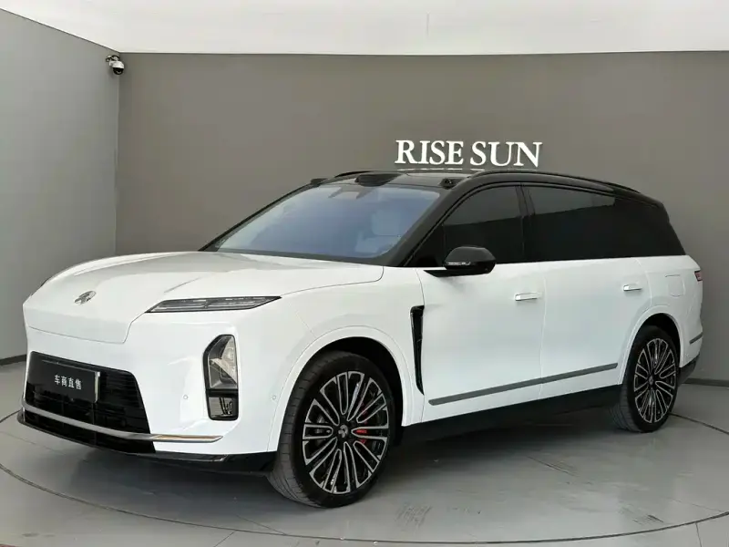 NIO ES8