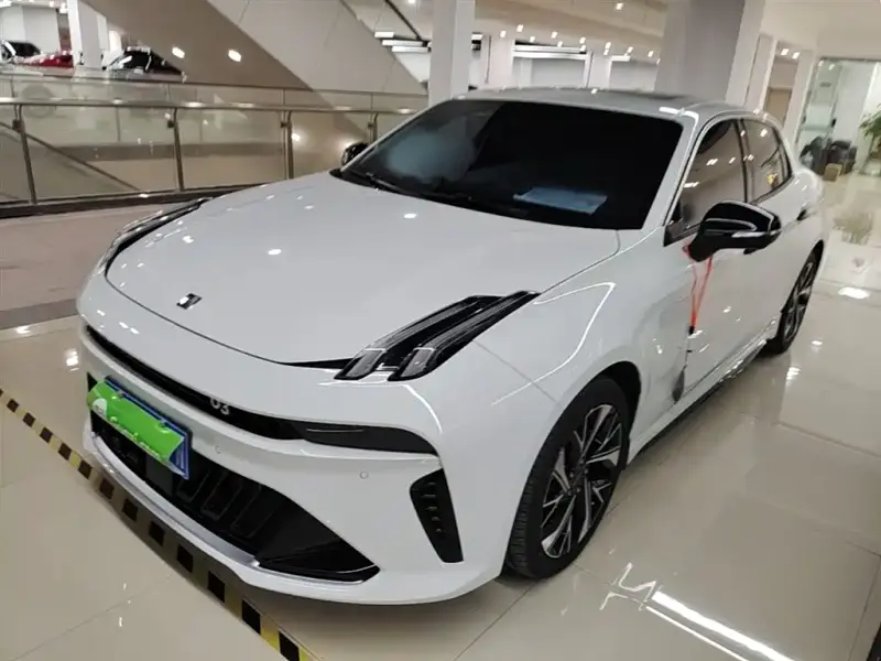 Lynk & Co 03
