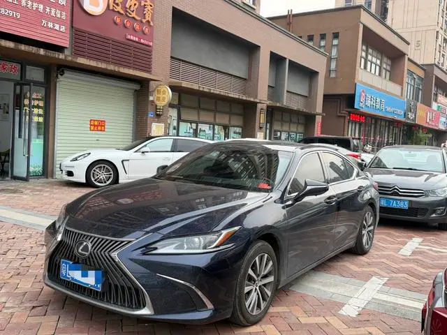 Lexus ES
