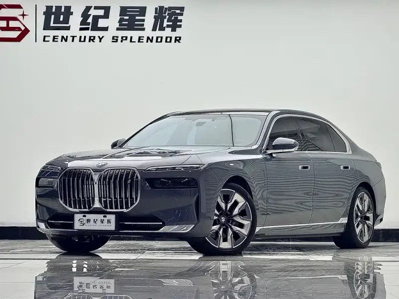 BMW i7
