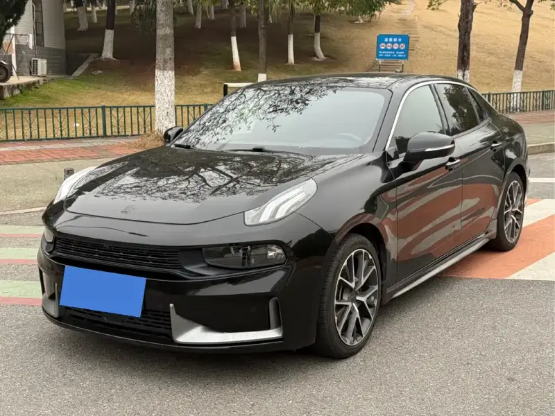 Lynk & Co 03