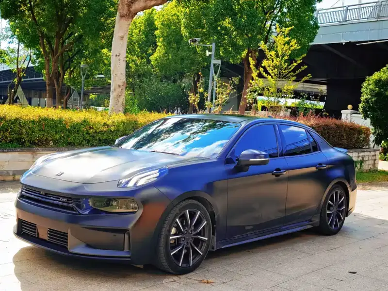 Lynk & Co 03
