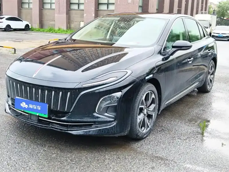 Hongqi E-QM5
