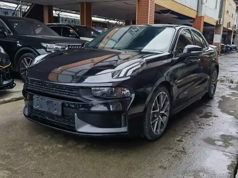 Lynk & Co 03