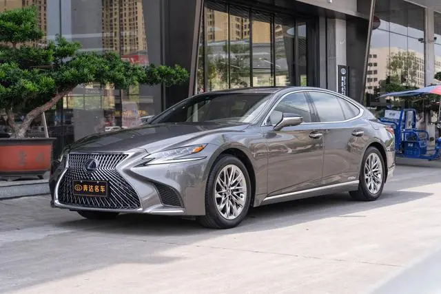 Lexus LS