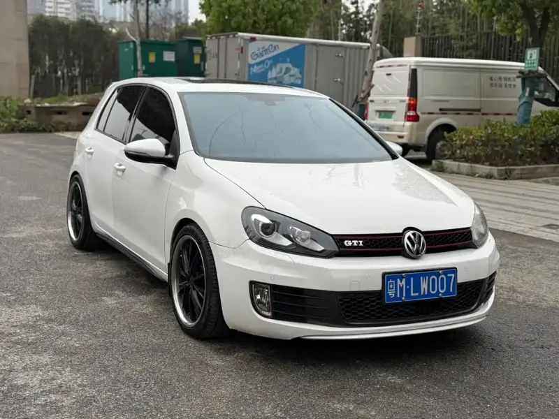Volkswagen Golf GTI