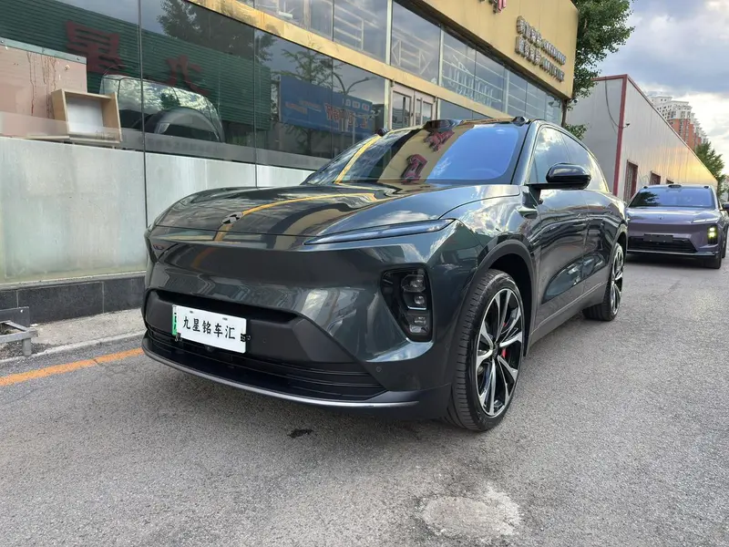 NIO ES8
