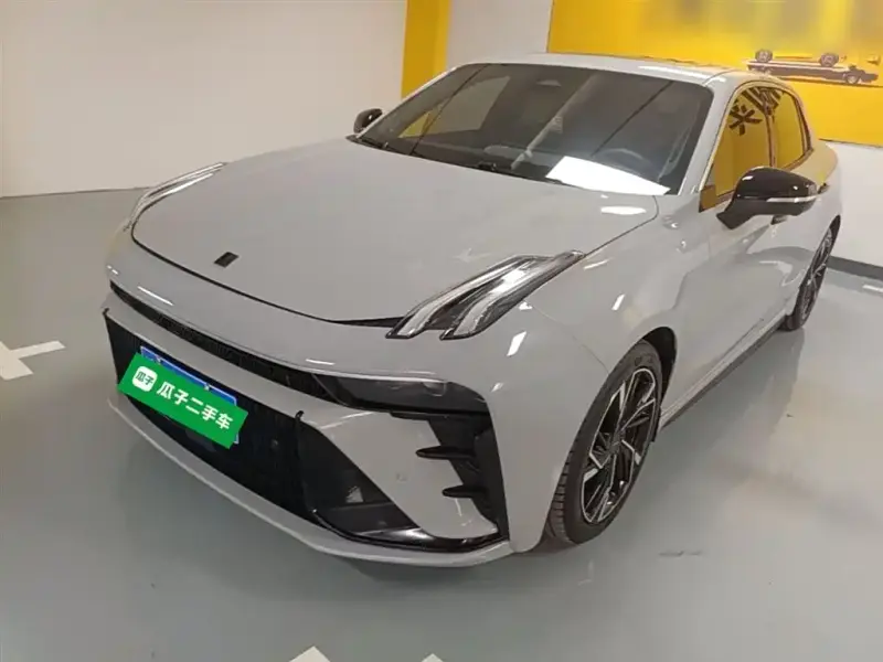 Lynk & Co 03