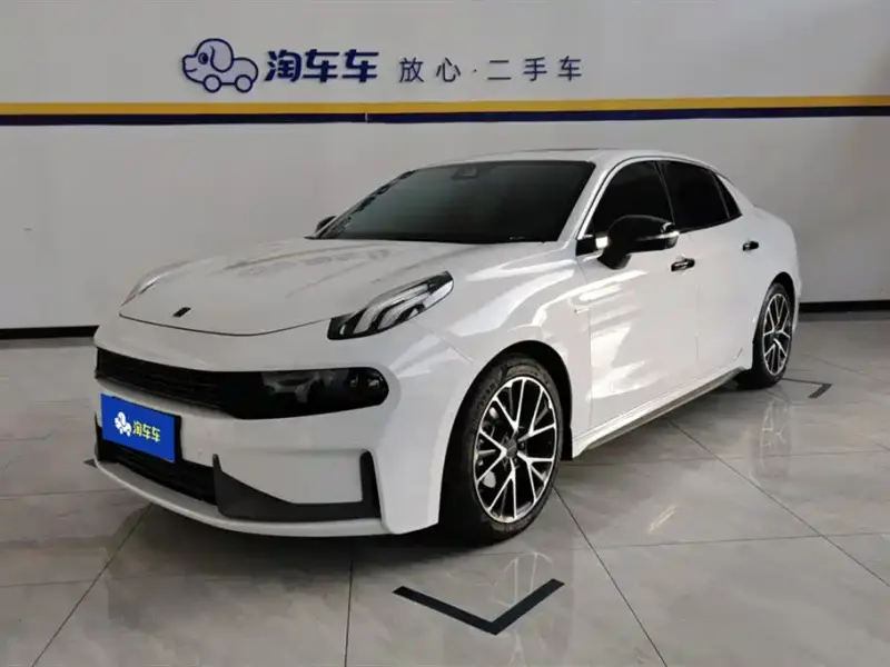 Lynk & Co 03