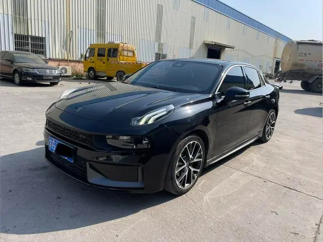 Lynk & Co 03